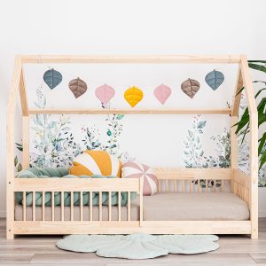 Sur l'image : Lit cabane Meli 160x80 cm avec barrière et barreaux ronds.