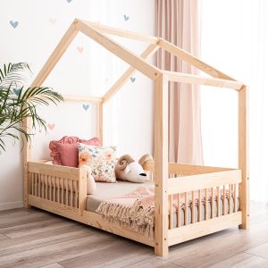 Dans l'image : Lit cabane Pipit 160x80 cm avec barrière et barreaux ronds.