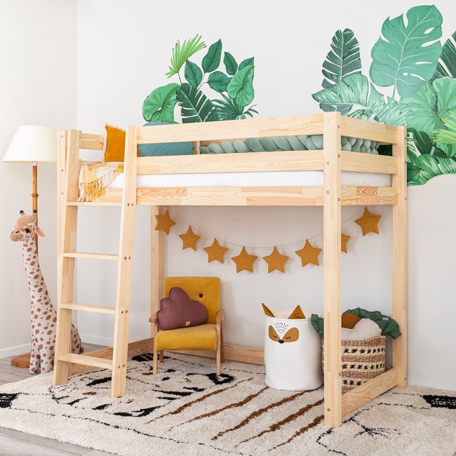 Op de foto: Hoogslaper - Sigelo I 160 x 80 cm, met ladder aan de zijkant