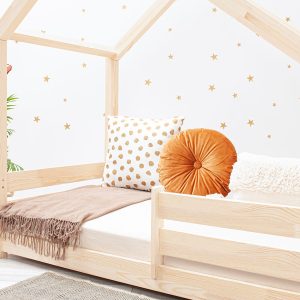 Op de foto: Kinderbed huisbed Tilki II 160x80 cm met leuning.