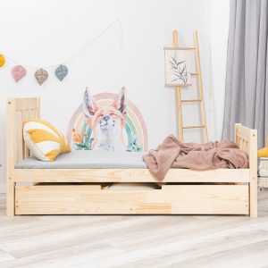 Auf dem Foto: Kinderbett Topo 160x80 cm mit um 20 cm verlängerten Beinen und einer Schublade