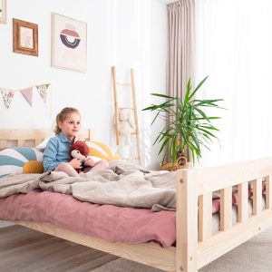 Auf dem Foto: Kinderbett Topo 160x80cm mit um 20cm verlängerten Beinen