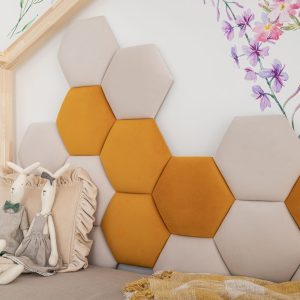 Gestoffeerde wandpanelen - Honingraat. Kleuren: 06 Cream, 48 Sunny Yellow. Op de foto: afmeting 30x26 cm.