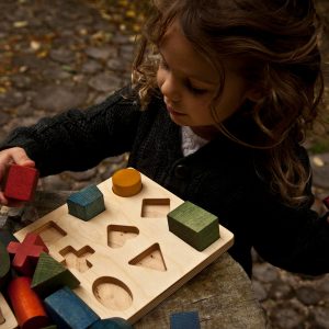 Tavola Puzzle in Legno con Forme Rainbow
