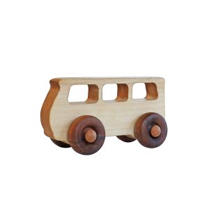Autobus di legno su ruote