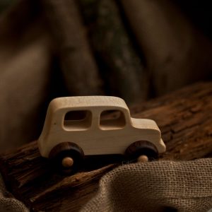 Jouet en bois sur roues voiture tout terrain