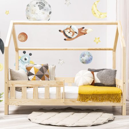 Autocolante de perete - Aventura spațială 4. Patul prezentat în această imagine este de 160x80cm.