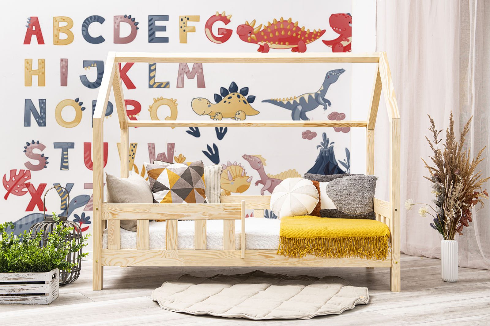 Veggklistremerker - Dino Alphabet XXL. Sengen som vises på dette bildet er 160x80cm.
