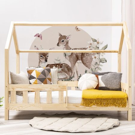 Autocolantes de parede - Vale das flores - Veado - bege. A cama apresentada na imagem tem 160x80cm.