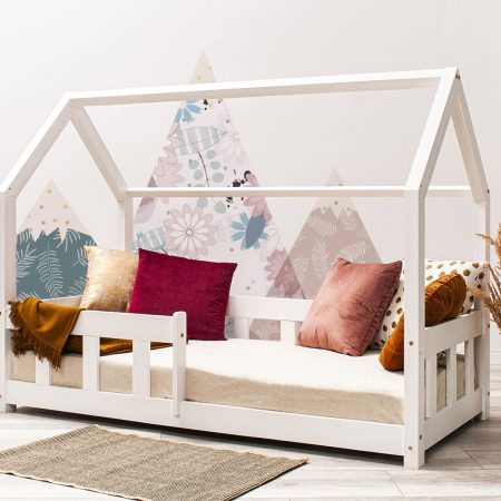 Autocolante de perete - Munți de flori. Patul prezentat în această imagine este de 160x80cm.