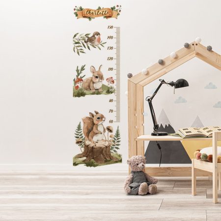 Autocolant de perete - Întâlnire în pădure - Grafic de creștere. Biroul prezentat în această imagine este de 120x111cm.