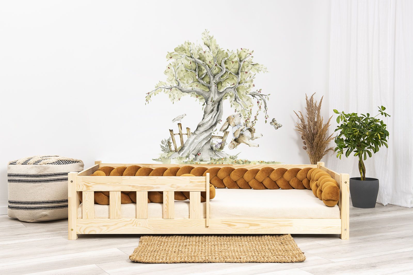 Muurstickers - Forest Glade - Konijn. Het bed op deze foto is 160x80cm.