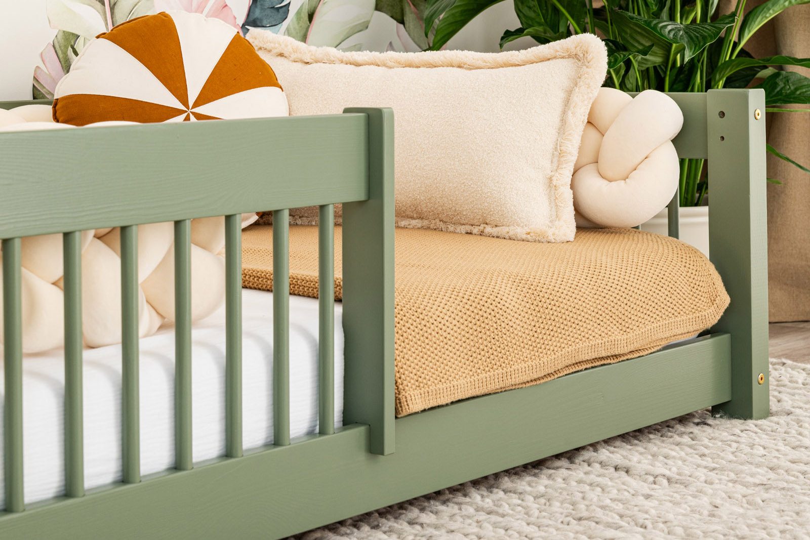 Op de foto: Kinderbed met leuning - Vedo 160x80 cm, leuning met ronde spijlen, kleur: olive