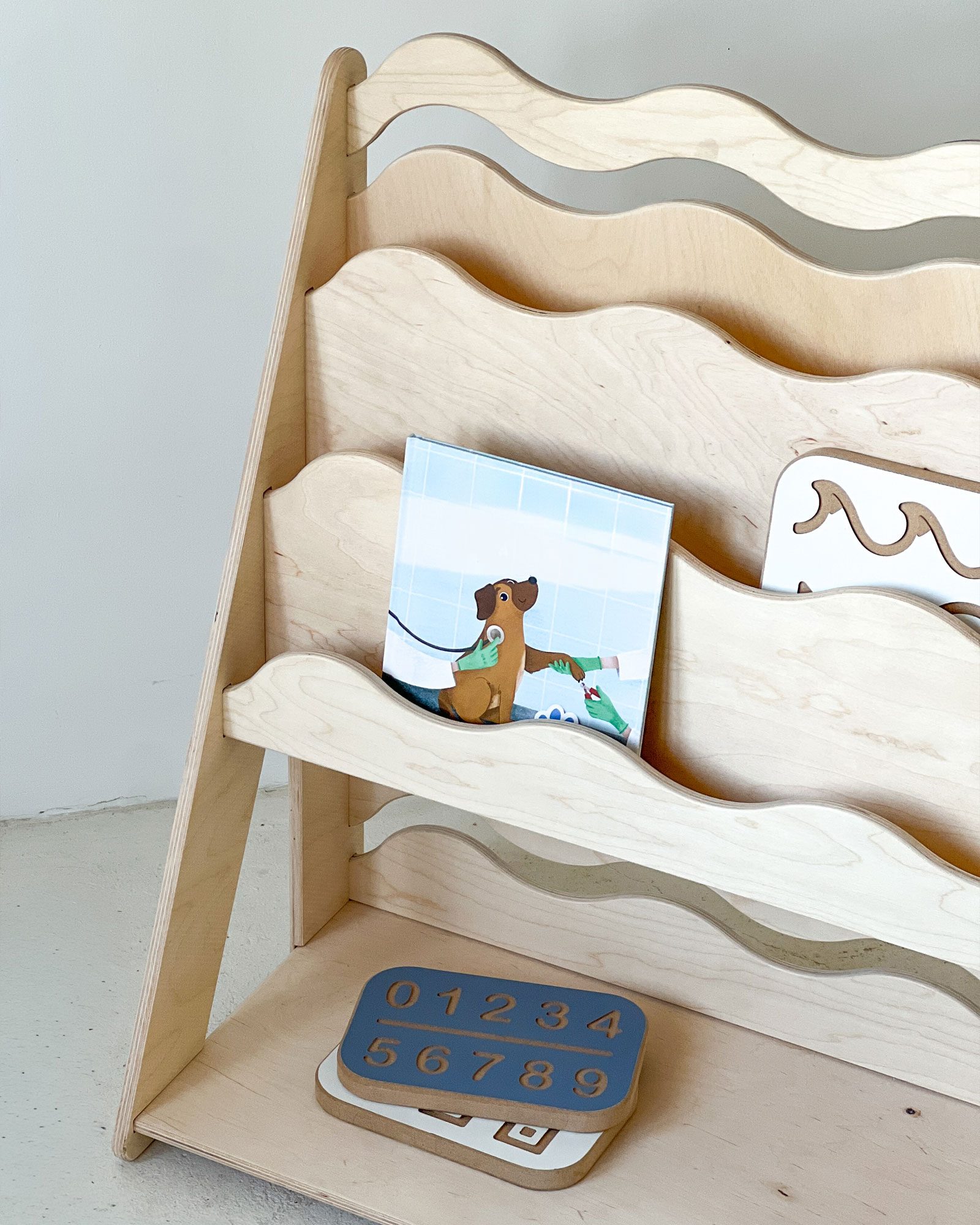 Books and Toys Shelf WAVE M - Natural