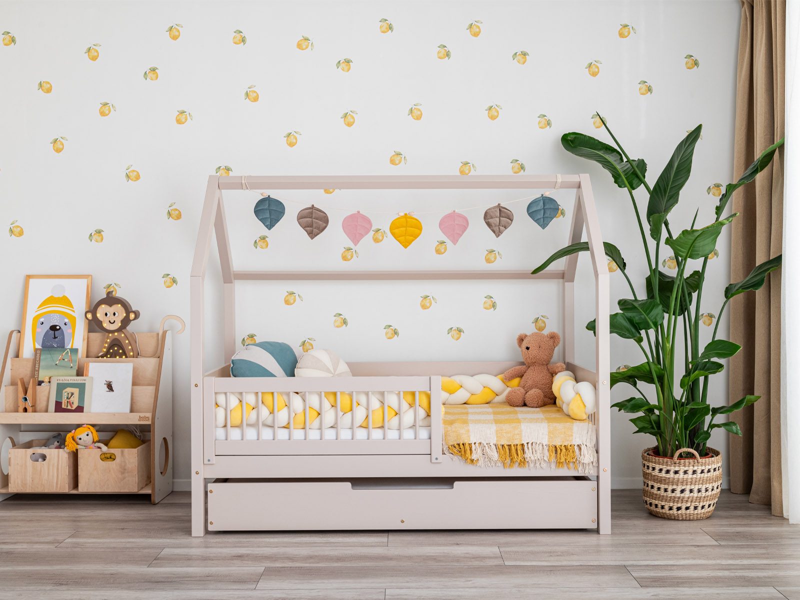 Sur l’image : Lit cabane Meli 160x80 cm avec tiroir — Type de barrière : amovible. Cashmere