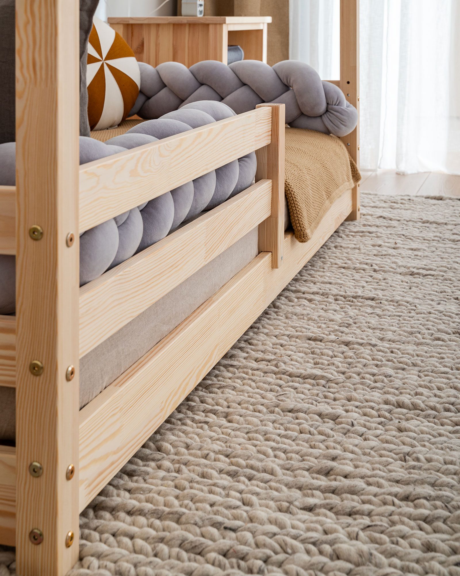 Woonbed Meli SLIM, Vloerbed, Horizontale veiligheidsreling, Zijdelingse ingang, Natural