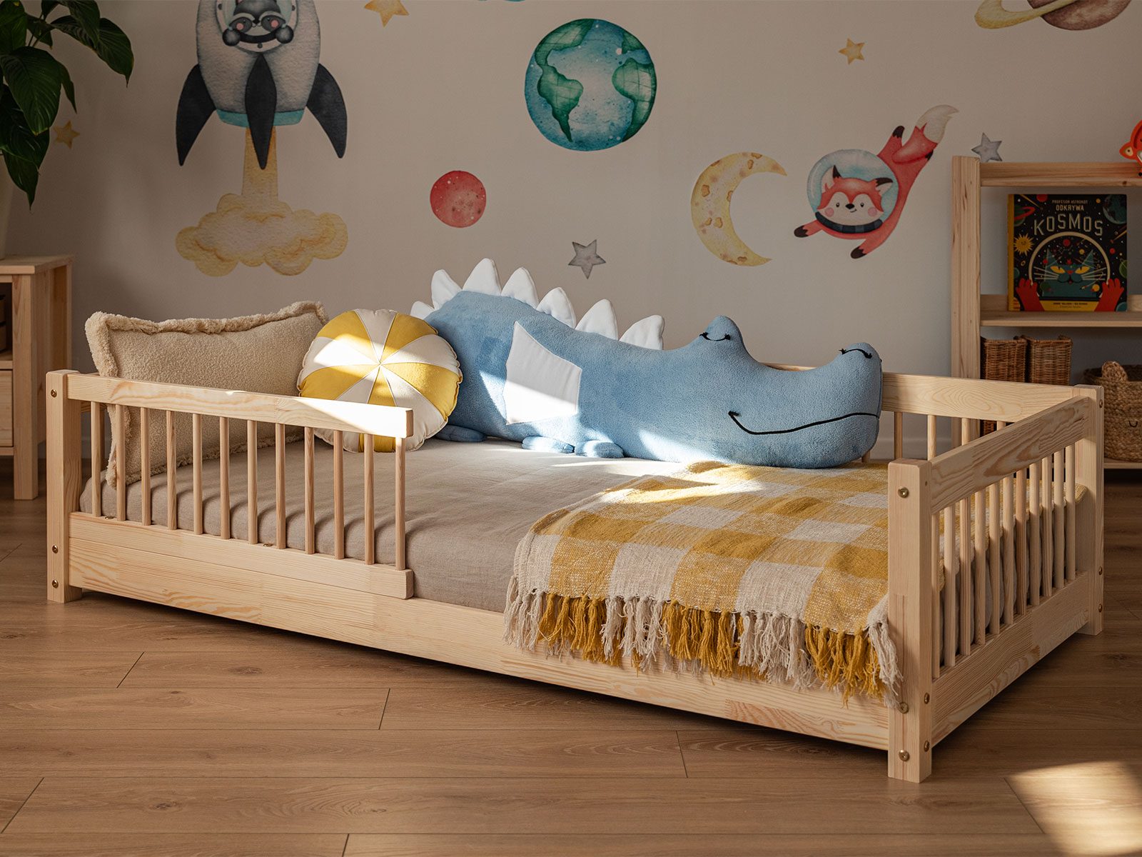 Vedo SLIM, floor bed, Rail design: round. Entrance: sided, natural